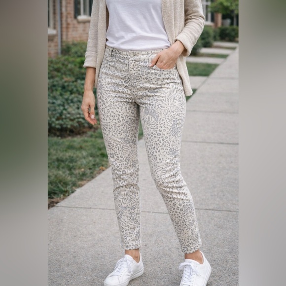 Statement Denim | Seven7 High Rise Curvy Skinny Jeans | Mixed Animal Print | 12 - Picture 2 of 10